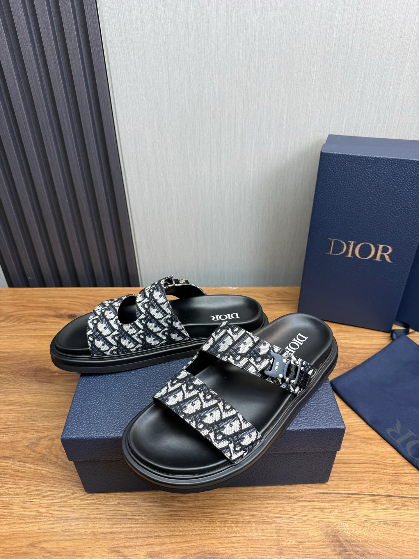 Men's shoes 300💰 Dior. Men's slippers🩴 Official website 1:1 production 38-45 size 45 46 🉑️Customized original material shipped✅